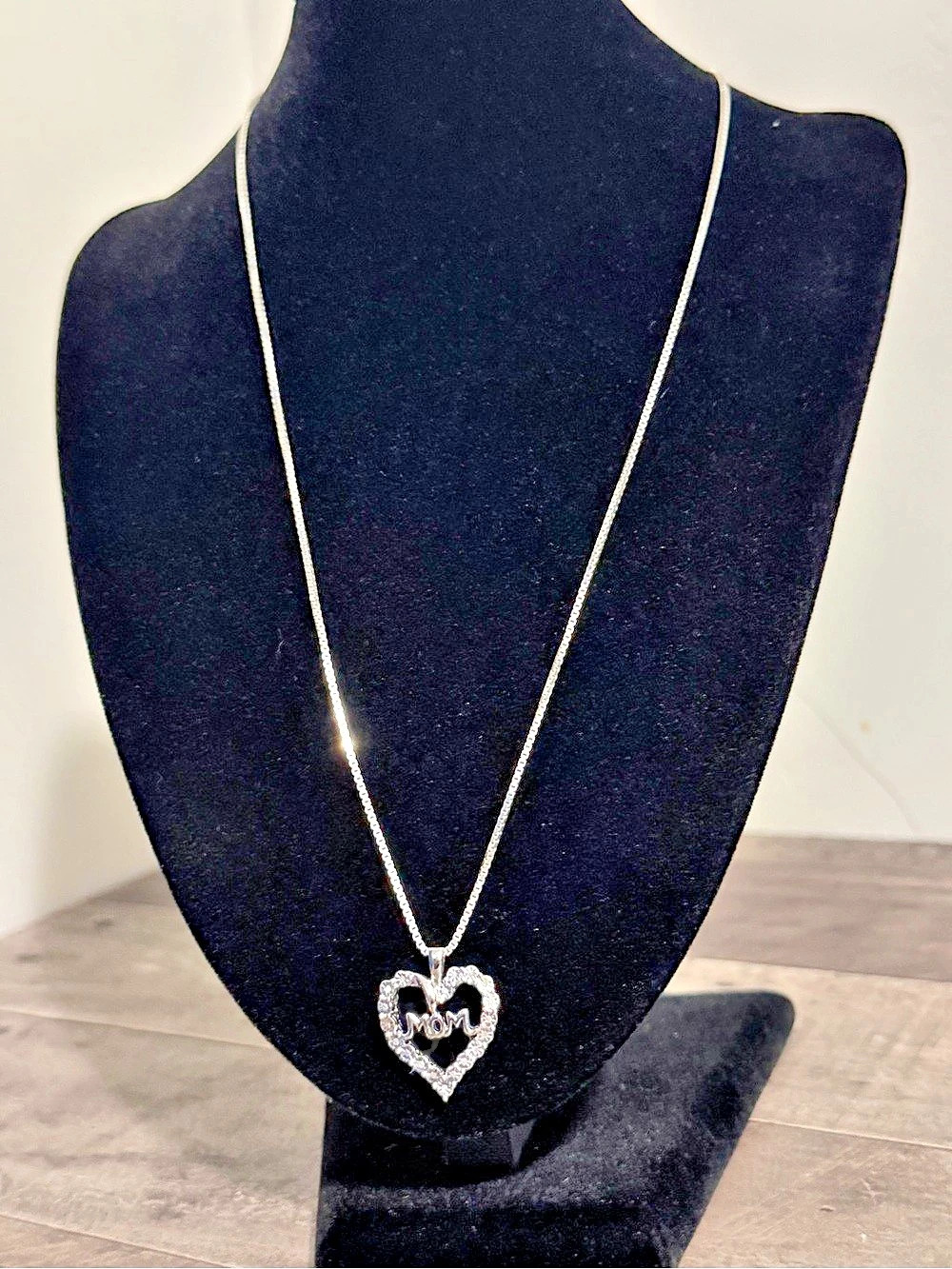 S925 SUN Heart MOM Pendant Necklace in Silver Like New